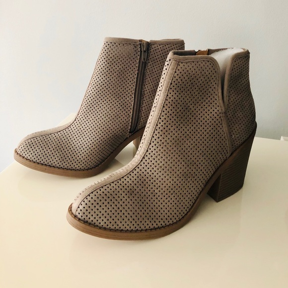 Gray Vegan suede booties - Picture 3 of 5
